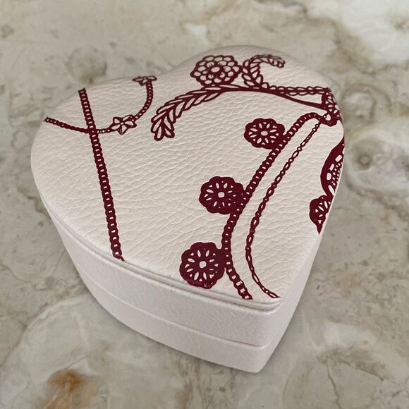 Pandora Genuine Leather Heart Shaped 2-Level Storage Box - Picture 1 of 9